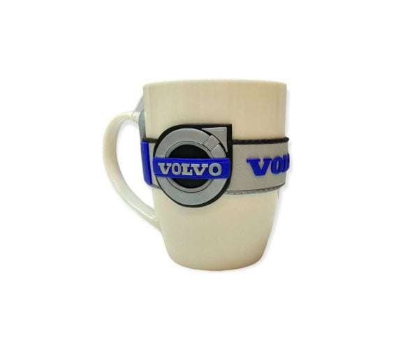 Puodelis dekoruotas modelinu “Volvo”