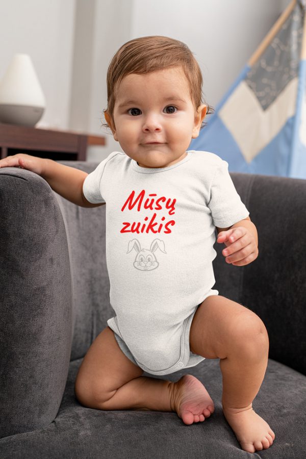 Bodis trumpomis rankovėmis