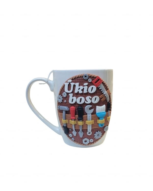 Puodelis dekoruotas modelinu „Ūkio boso”